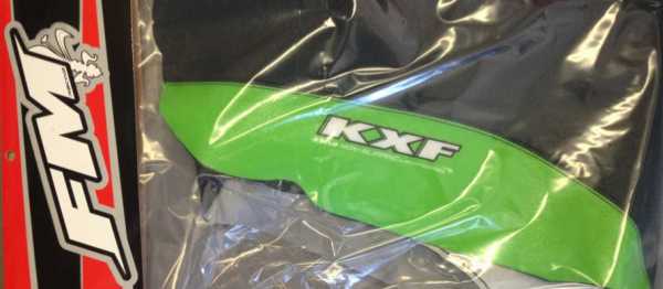 Housse de selle FM RACING KAWASAKI KXF 250 09-12 KXF 450 09-11. Housse de selle FM RACING KAWASAKI KXF 250 09-12 KXF 450 09-11. Crédits : ©EMX