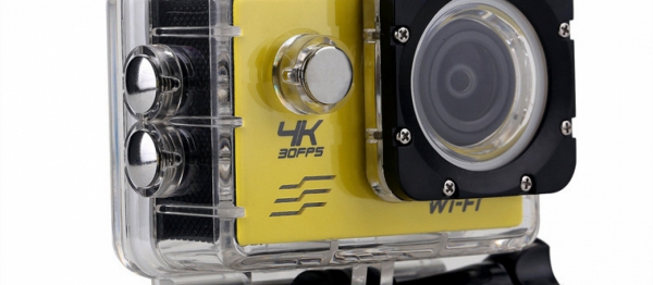 Caméra 4K Sport avec boîtier transparent. Caméra 4K Sport avec boîtier transparent. Crédits : ©accessoires-moto-enduro-cross.fr 2018