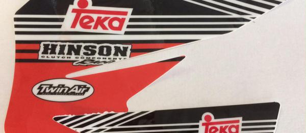 AUTOCOLLANTS DE BOITIER DE FILTRE A AIR KTM SX/SXF 04-06 EXC/EXCF 04-07. AUTOCOLLANTS DE BOITIER DE FILTRE A AIR KTM SX/SXF 04-06 EXC/EXCF 04-07. Crédits : ©accessoires-moto-enduro-cross.fr 2018