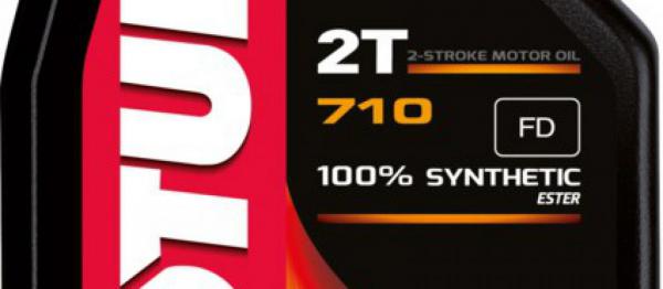 HUILE DE MELANGE MOTUL 710 2T. HUILE DE MELANGE MOTUL 710 2T. Crédits : ©accessoires-moto-enduro-cross.fr 2019