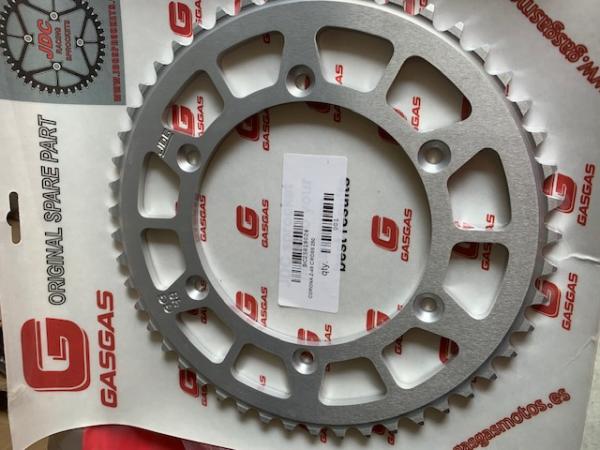 COURONNE ALUMINIUM 49D GASGAS EC 00-19. Cr�dits : ï¿½accessoires-moto-enduro-cross.fr 2023